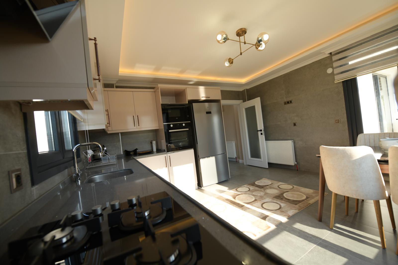 ARAKLI HÜRRİYET MAHALLESİNDE HAVUZLU LÜKS SATILIK VİLLALAR